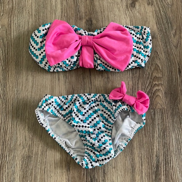 Bikini - Picture 1 of 3